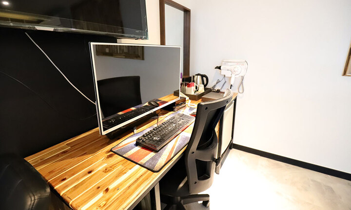 room detail thumbnail 2