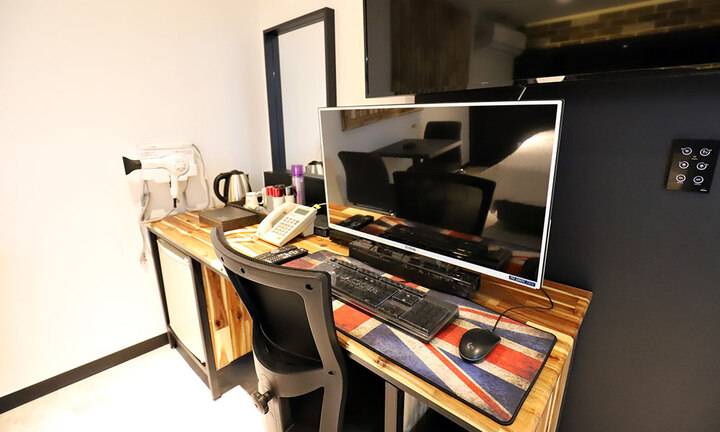 room detail thumbnail 2