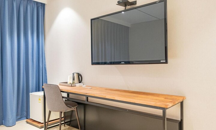 room detail thumbnail 2