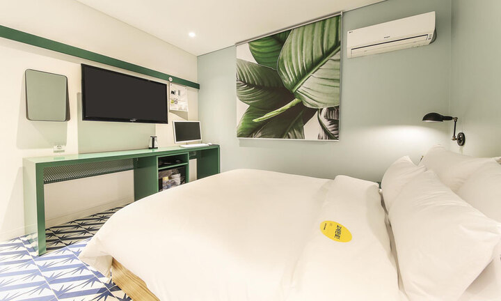 room detail thumbnail 2