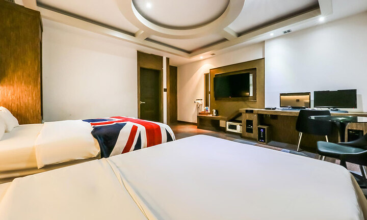 room detail thumbnail 2
