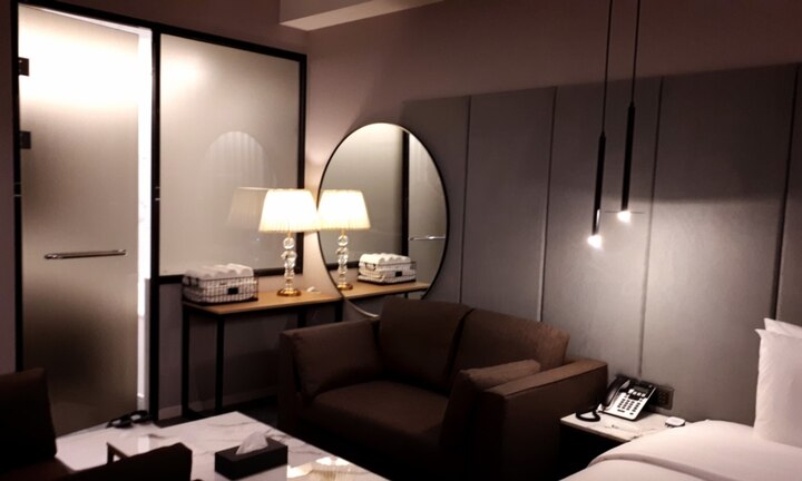 room detail thumbnail 2