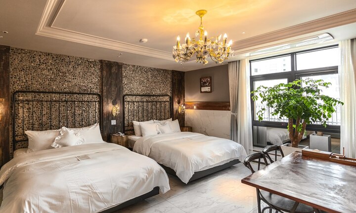 room detail thumbnail 2