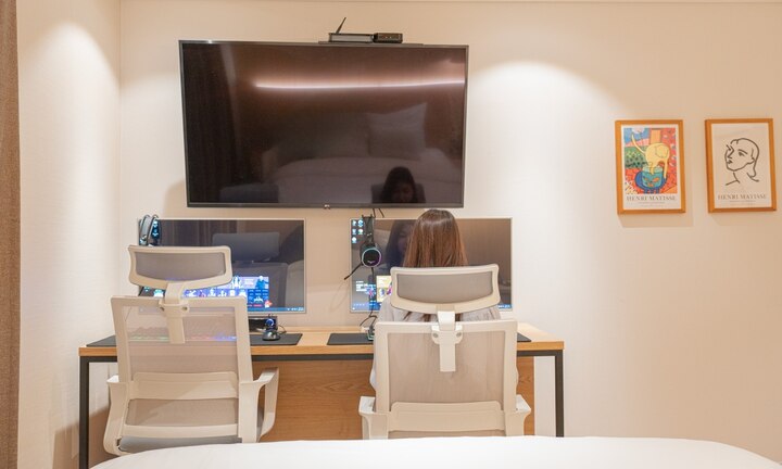 room detail thumbnail 2