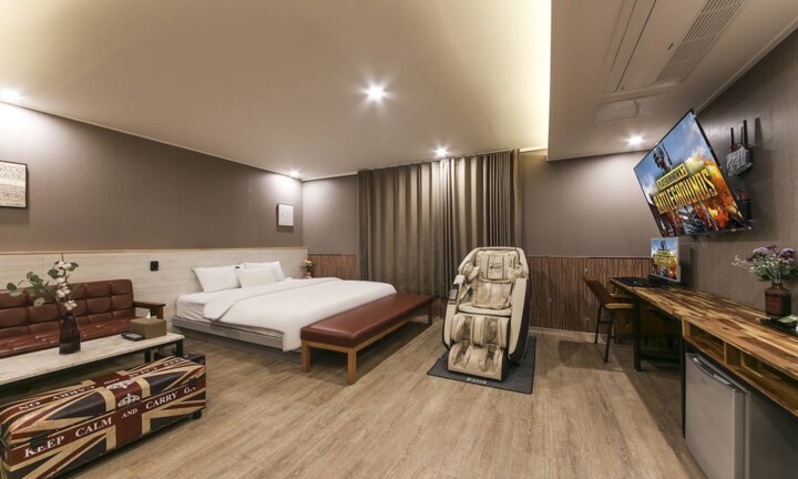 room detail thumbnail 0