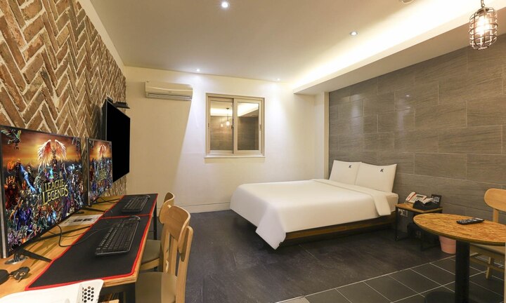 room detail thumbnail 1