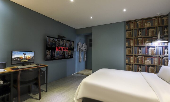 room detail thumbnail 2