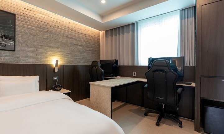 room detail thumbnail 2