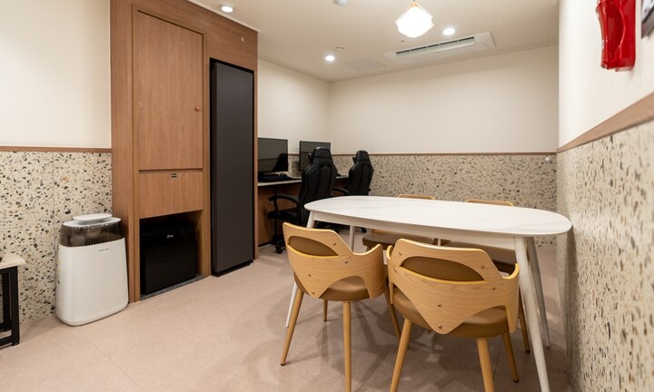 room detail thumbnail 1