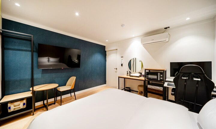 room detail thumbnail 1