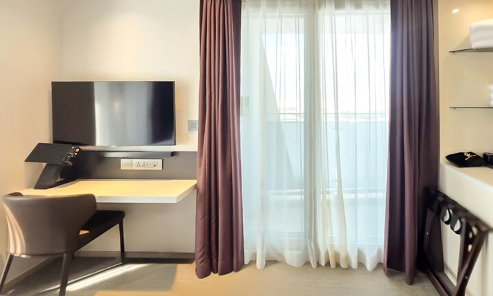 room detail thumbnail 2