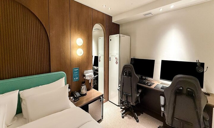 room detail thumbnail 1