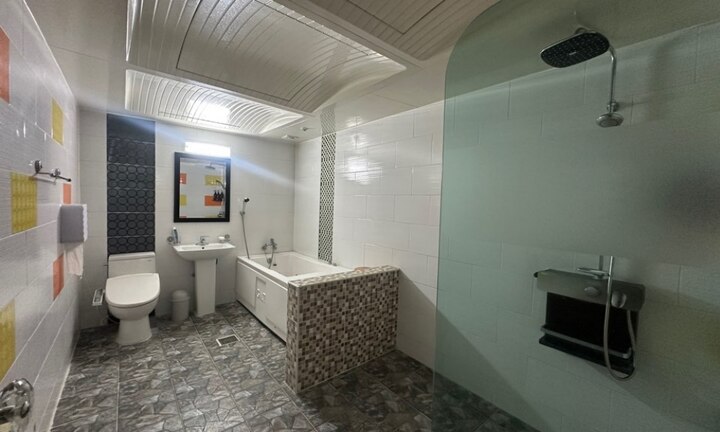 room detail thumbnail 2